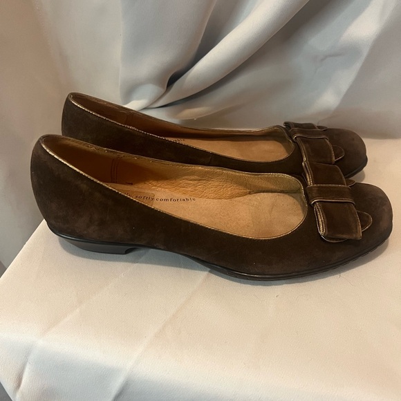 Softspots Brown Casual Loafers with Decorative Bow - Picture 2 of 10